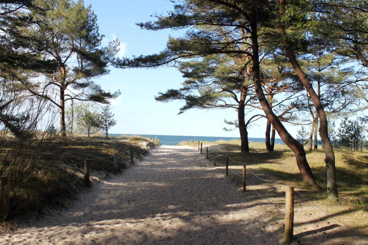 Reet Am Strand Mit Hund Karlshagen Exterior photo